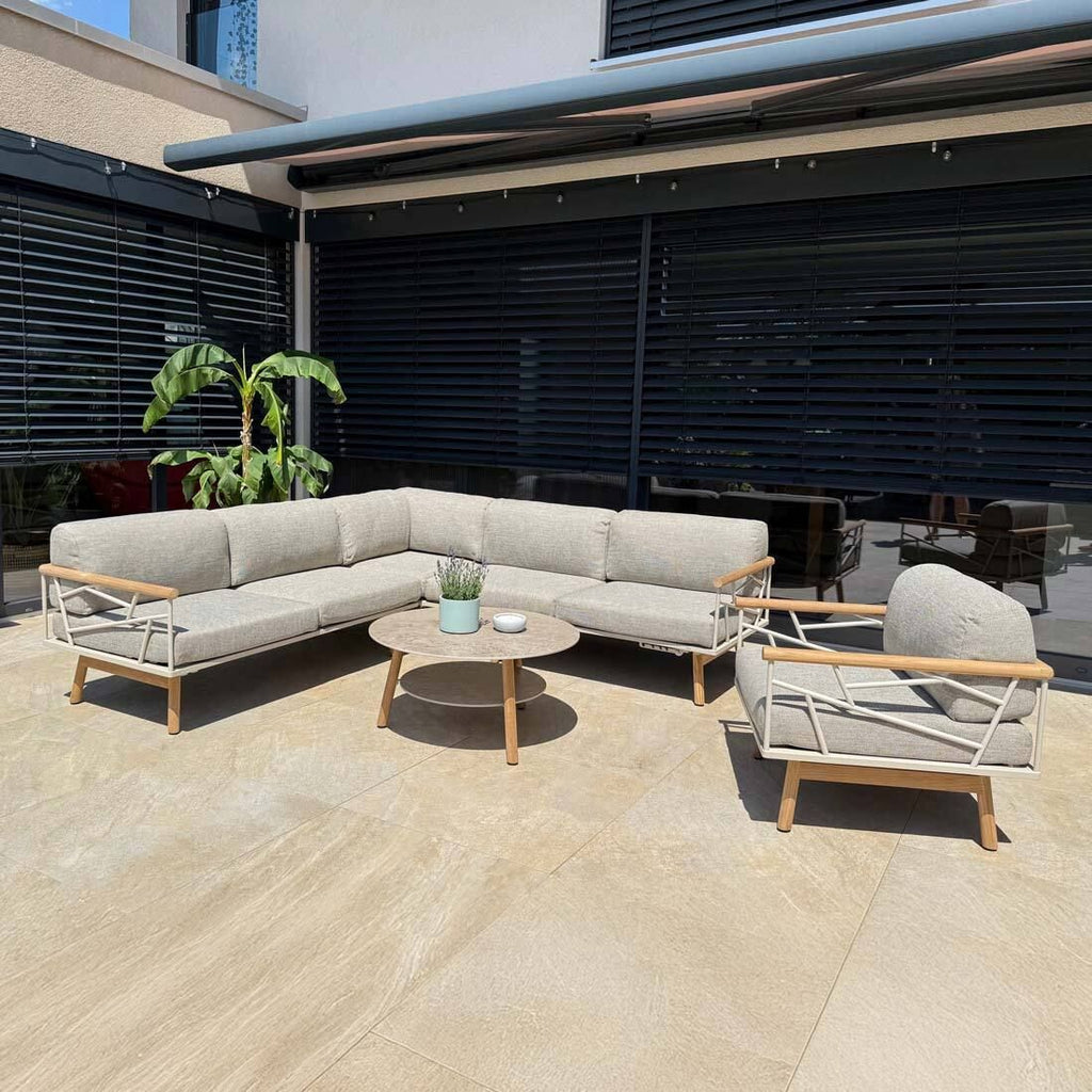 Hjørnesofa ute Solena med loungebord rustfritt stål/teak forfra