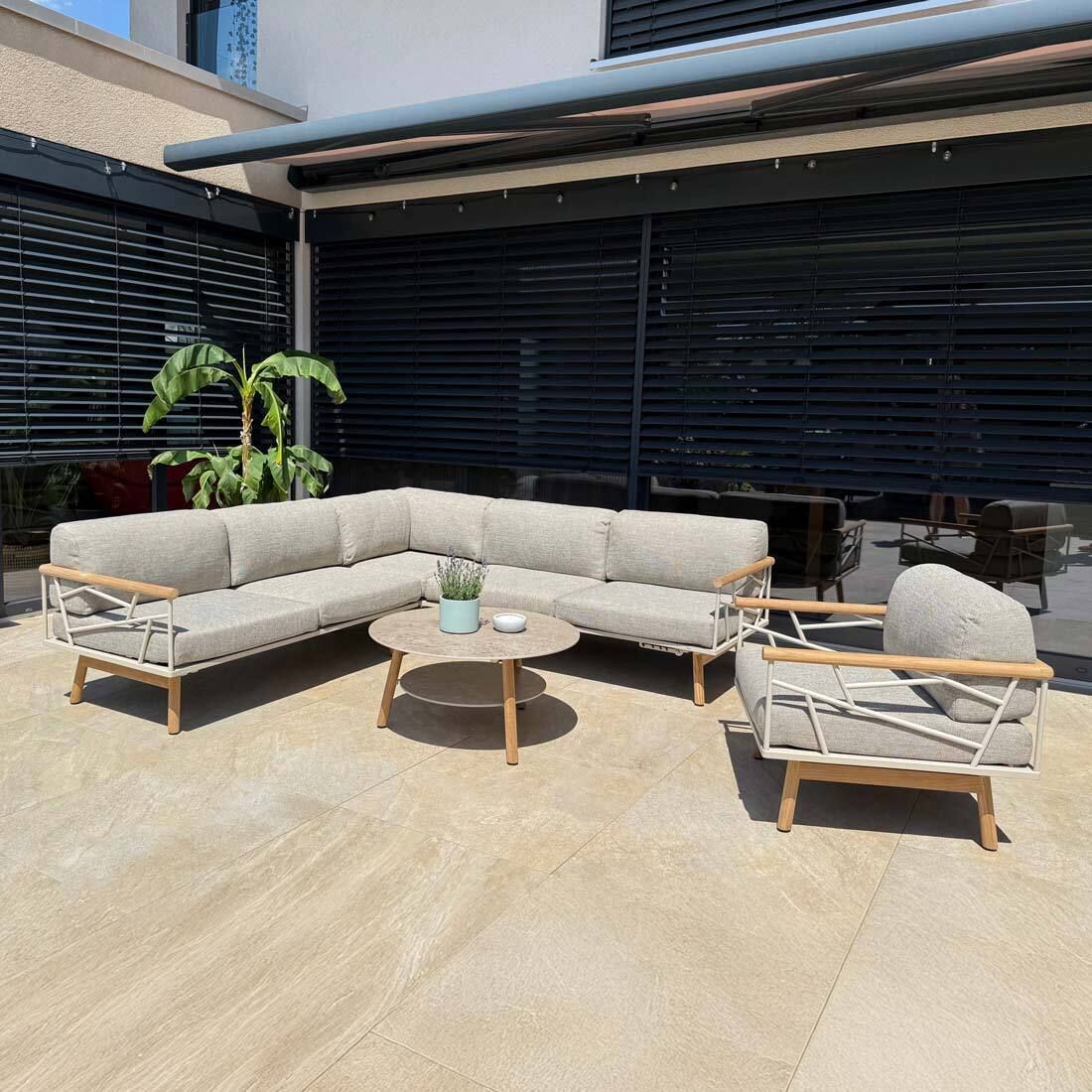 Hjørnesofa ute Solena med loungebord rustfritt stål/teak forfra