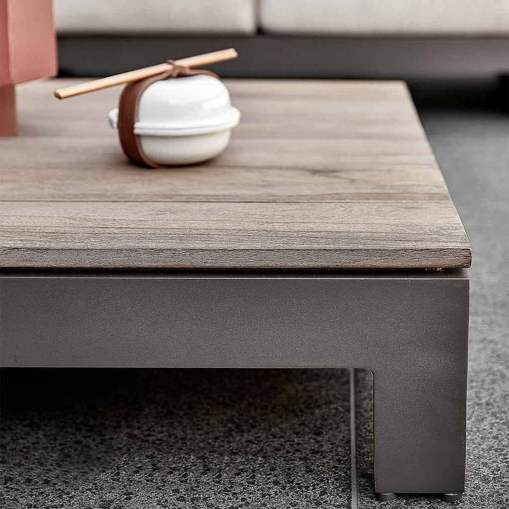 Hjørnesofa ute Sticks & More aluminium/teak - Apple Bee på terrasse med utsikt