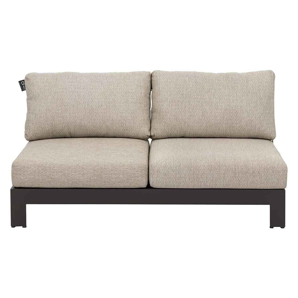 Montert Hjørnesofa ute Sticks & More aluminium/teak - Apple Bee på terrasse