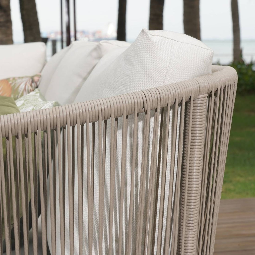 Montert Hjørnesofa ute Swallow med loungebord aluminium tau i hage