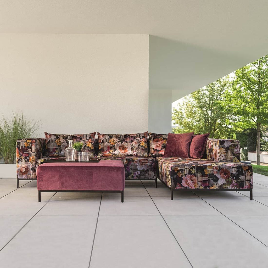 Montert Hjørnesofa ute Taavi Flower aluminium 302x203 cm i hage