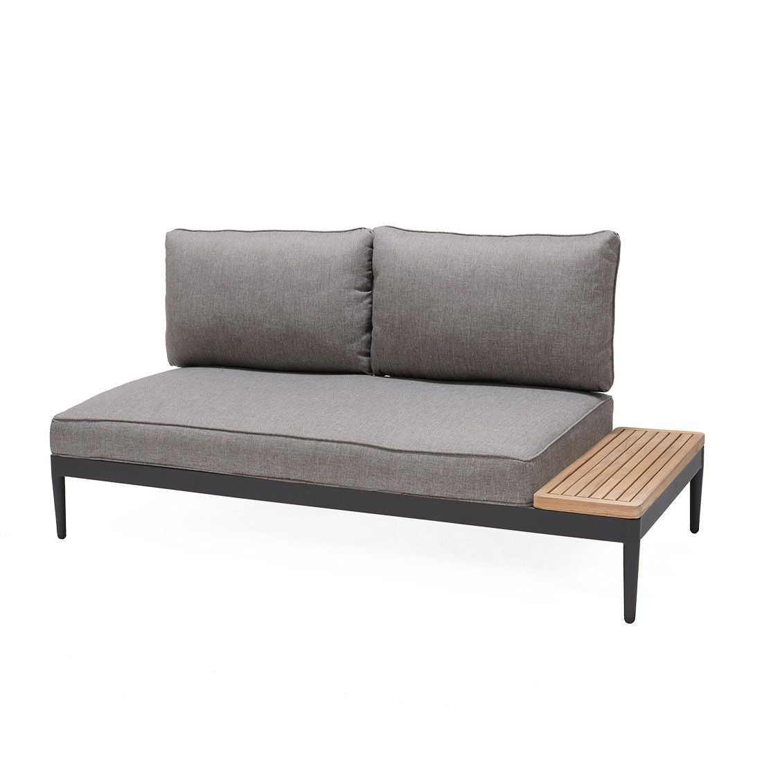 Hjørnesofa ute Topaz med loungebord montert i hage