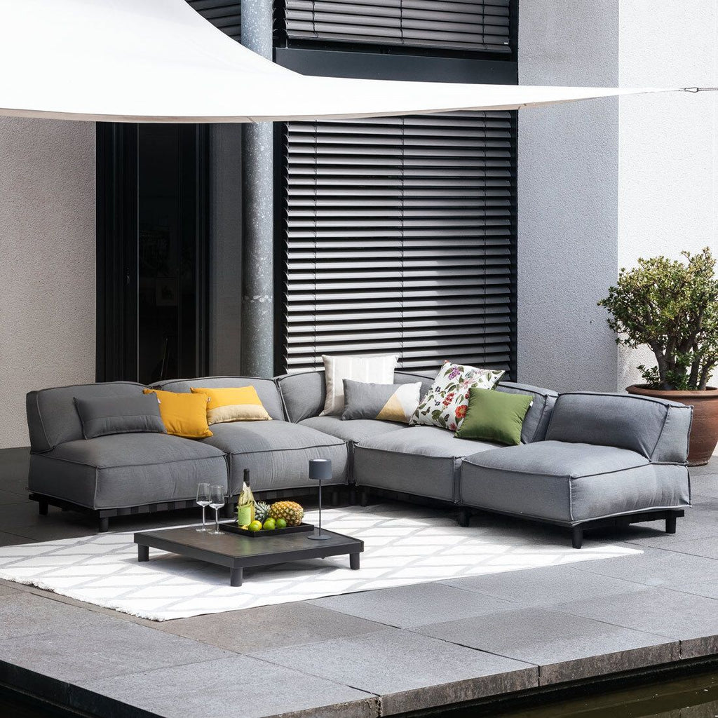 Hjørnesofa ute Vlieland med loungebord aluminium forfra