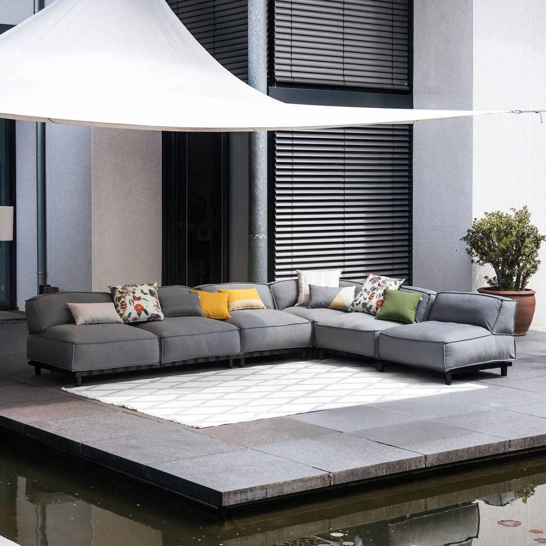 Hjørnesofa ute Vlieland aluminium/Sunbrella forfra