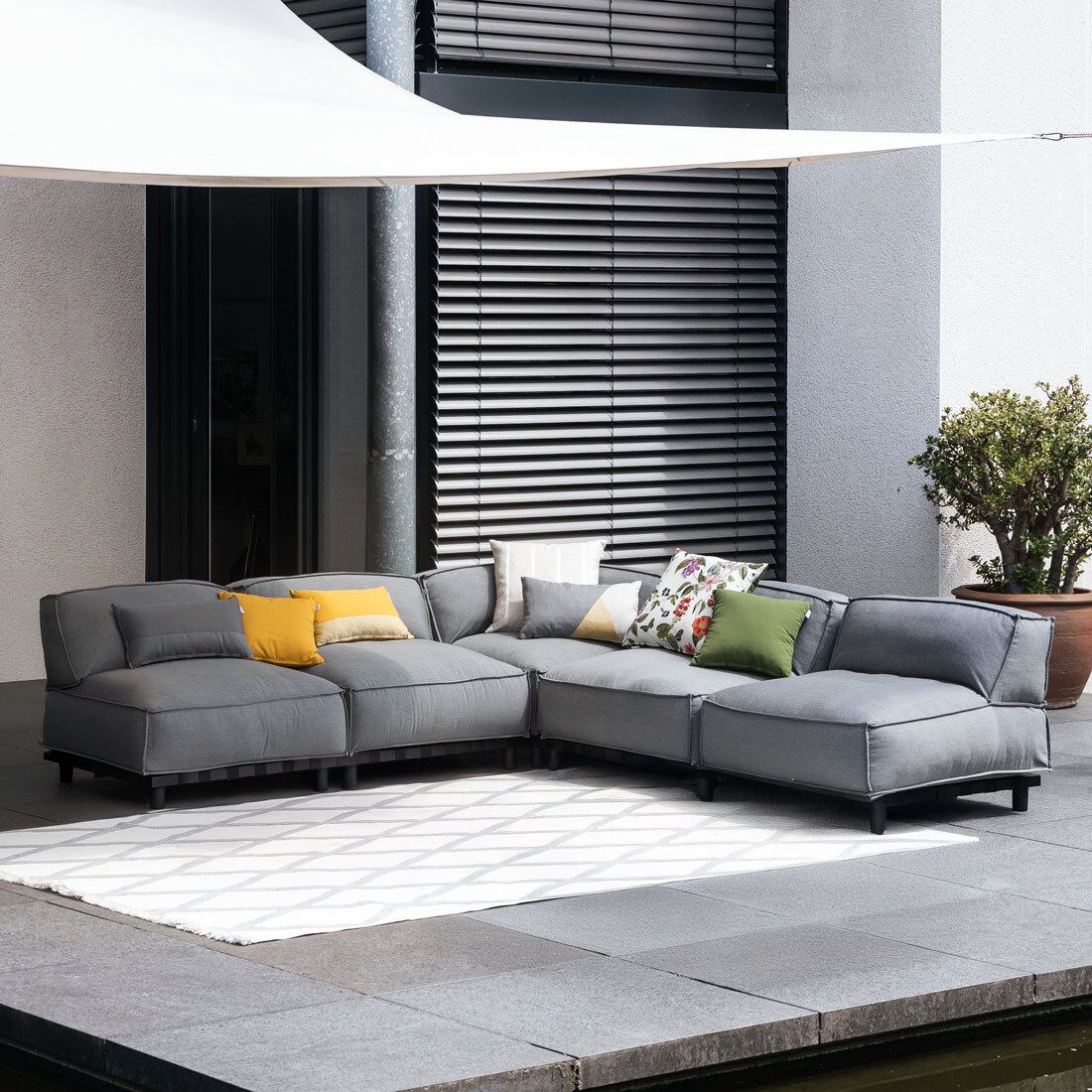 Hjørnesofa ute Vlieland aluminium Sunbrella forfra