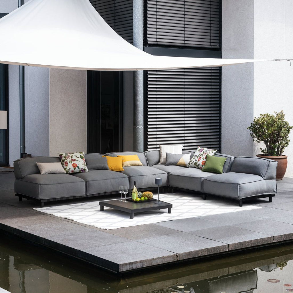 Hjørnesofa ute Vlieland med loungebord aluminium sett forfra
