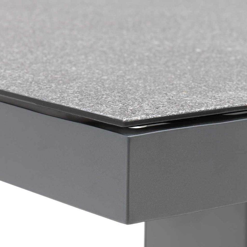 Høydejusterbart hagebord Allround aluminium/glass 150x90 cm - OUTLIV nærbilde av bordplate overflate