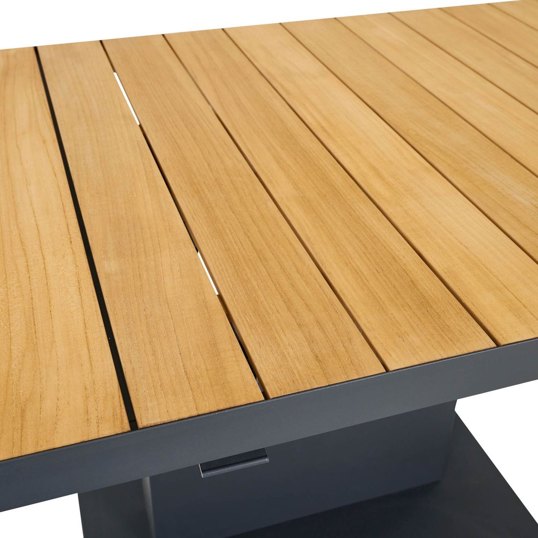 Detalj av justeringsmekanisme på hagebord Talina