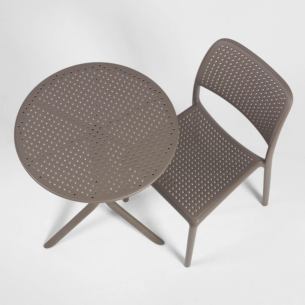 Høydejusterbart sidebord Step Ø60,5cm plast - Nardi i bruk utendørs