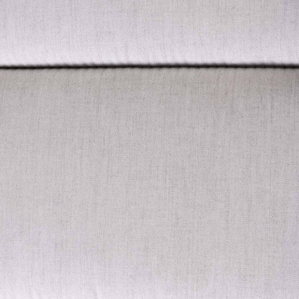 Nærbilde av sømmer på Høyrygg stolpute 50x123 cm akryl lysegrå Hartman
