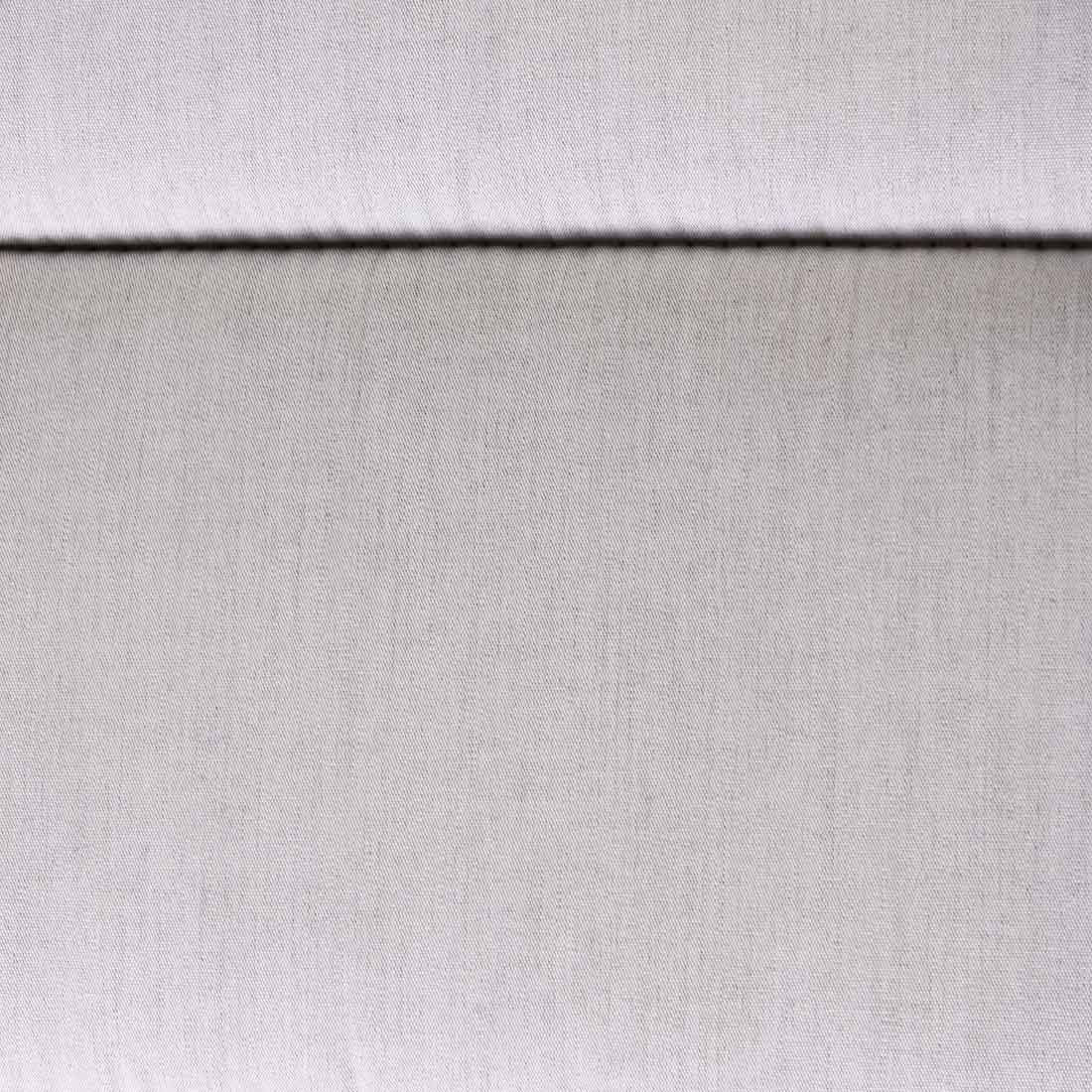 Nærbilde av sømmer på Høyrygg stolpute 50x123 cm akryl lysegrå Hartman