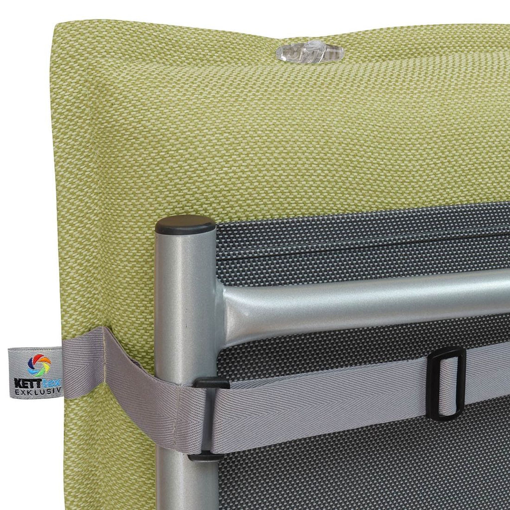 Høyrygg stolpute Capri 50x123 cm oliven i bruk på terrassen