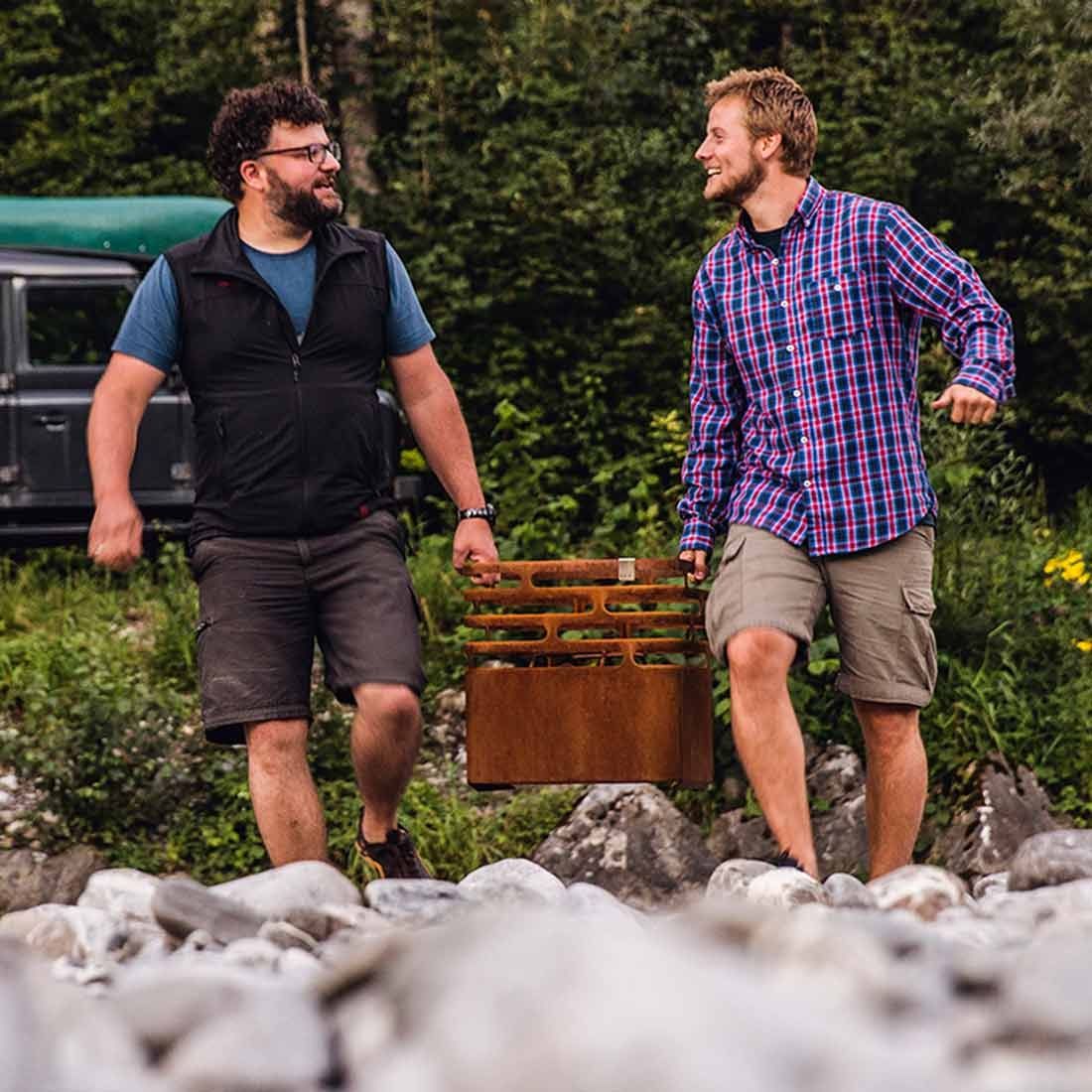 Nærbilde av rustpatina på Ildkurv CUBE cortenstål