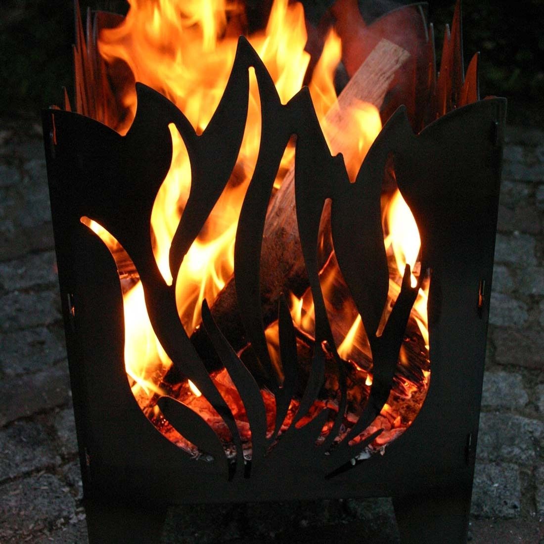 Ildkurv Flamme råstål 30,5x32x47 cm på terrasse