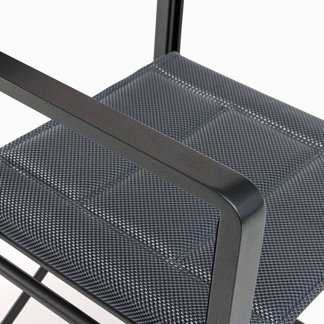 Klappstol ute Norrland aluminium textilen antrasitt detalj av armlene
