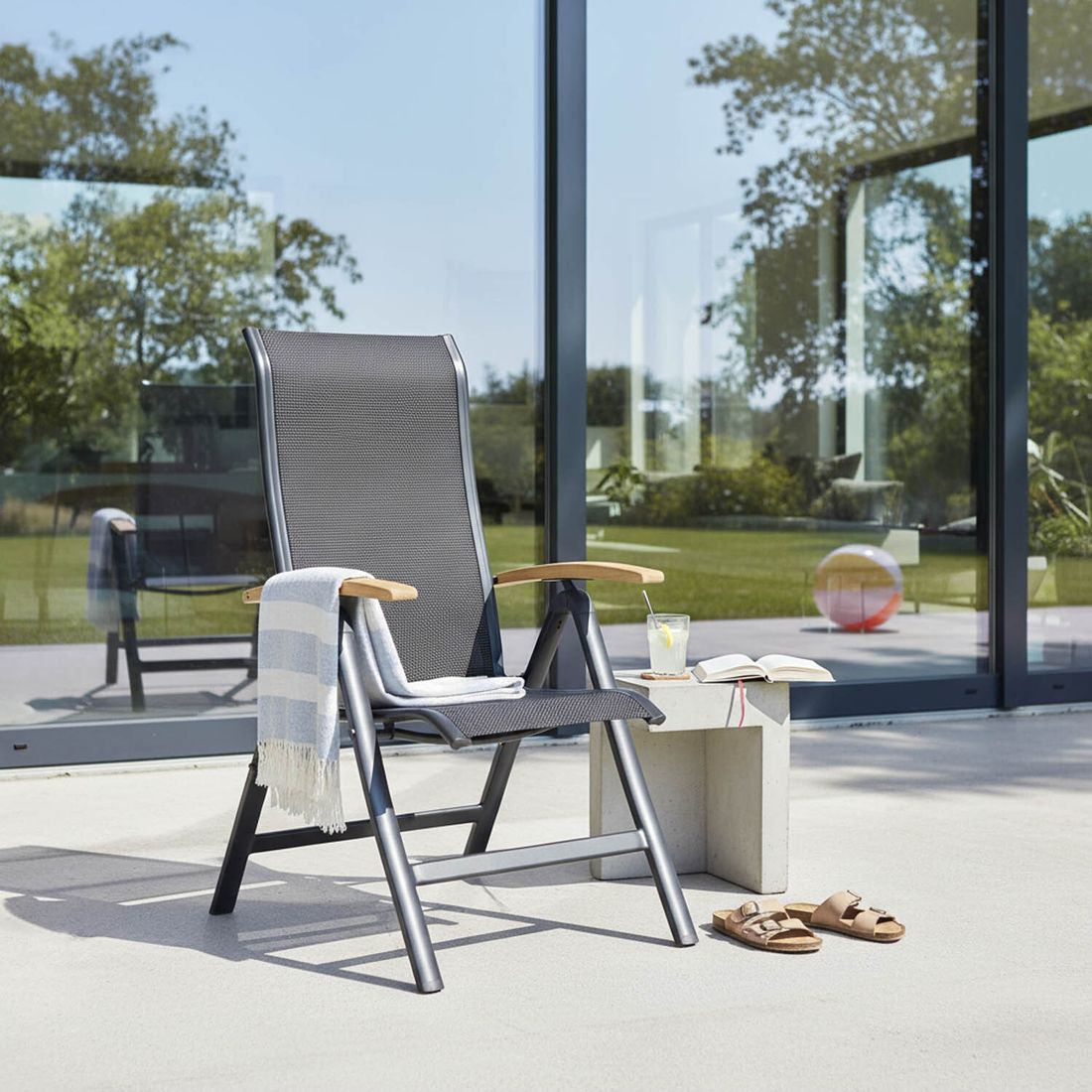 Klappstol ute Alice aluminium/textilen med teak - Hartman bakside