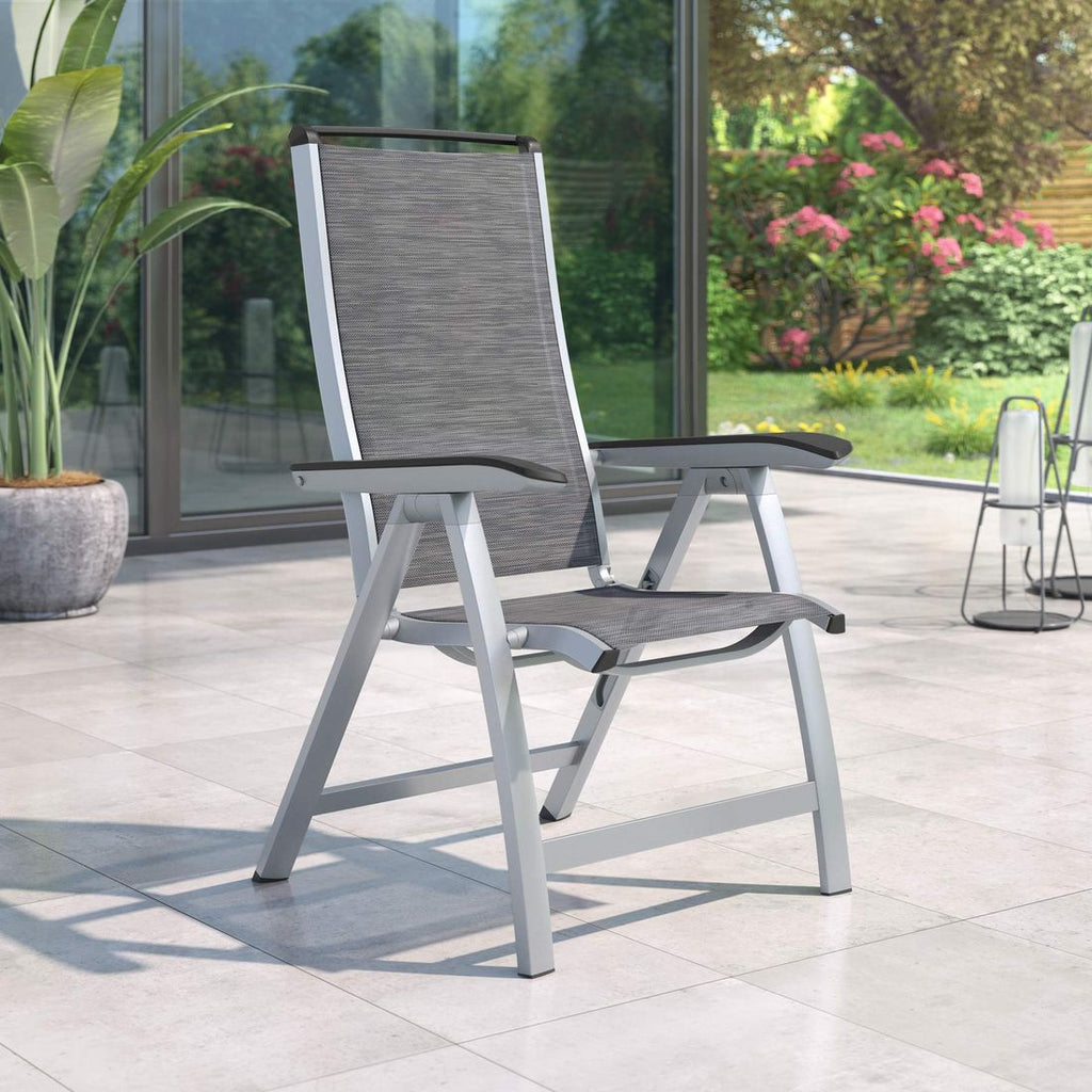 Klappstol ute Forma II aluminium/textilen montert på terrasse