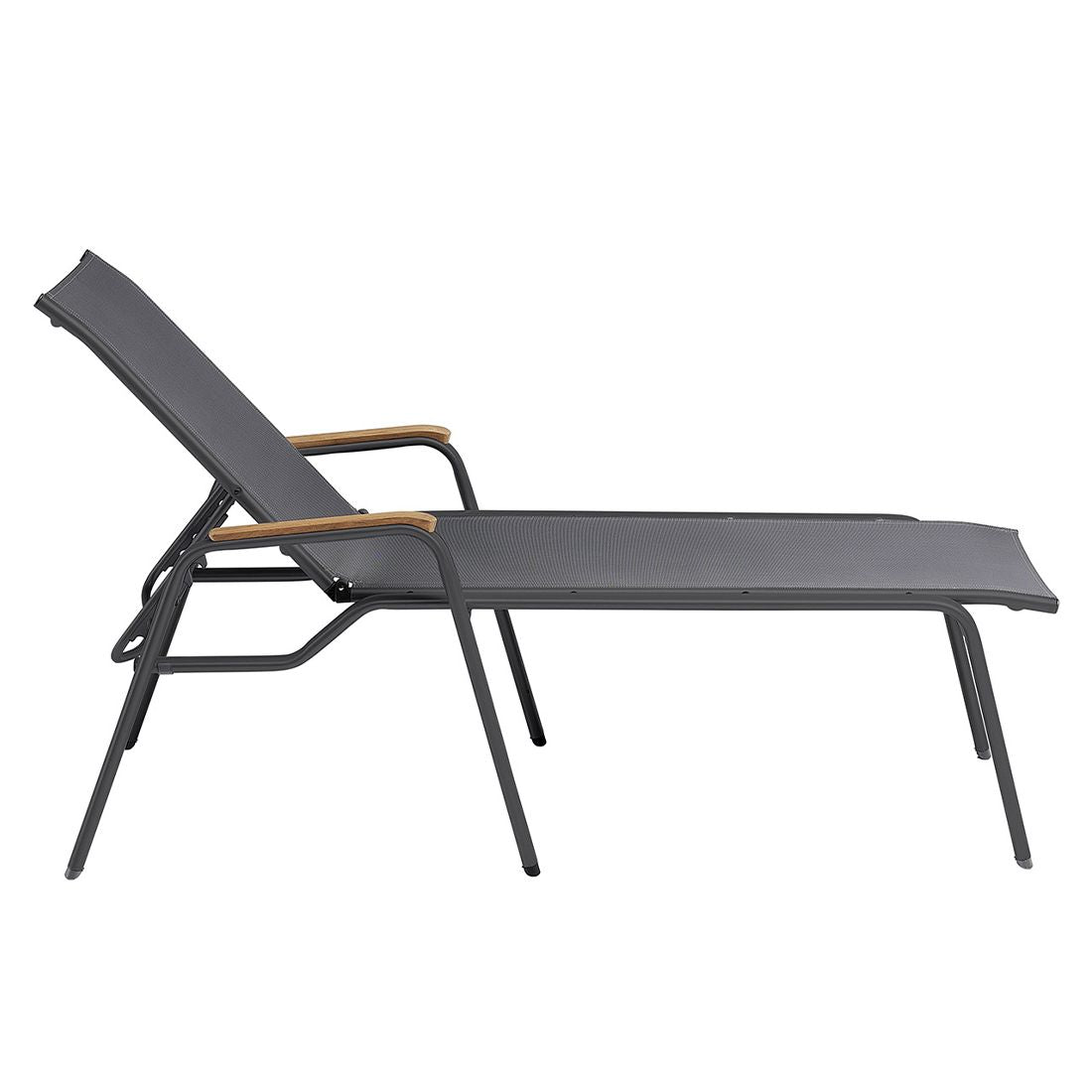 Montert Komfort-liggestol Cirrus Silver-Line aluminium/textilen på terrasse