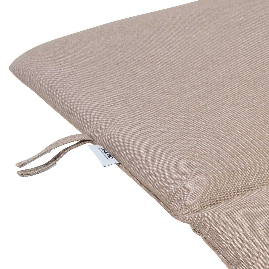 Detalj av stoff og polstring på Lavrygg stolpute Doga Relax polyakryl 52,5x90 cm