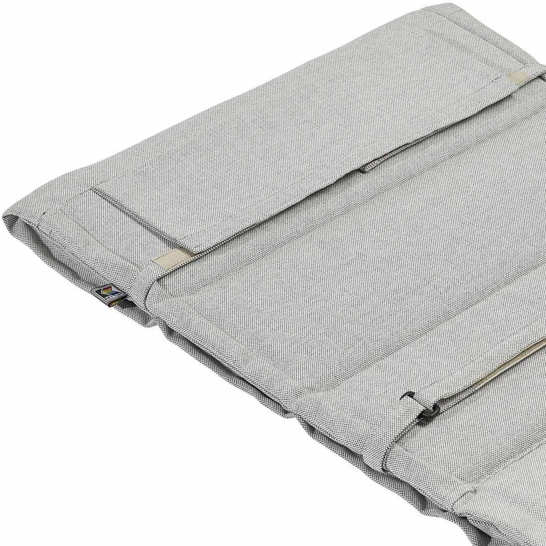 Detalj av stoff på Lavrygg stolpute Smell 50x103 cm blandet stoff - Kettler