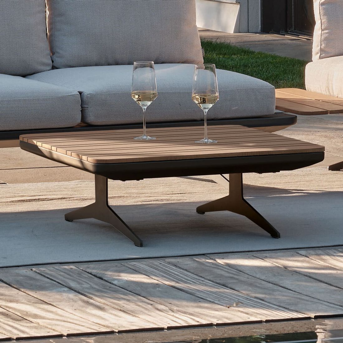 Loungebord Enya aluminium/teak 84x84 cm - Stern forfra