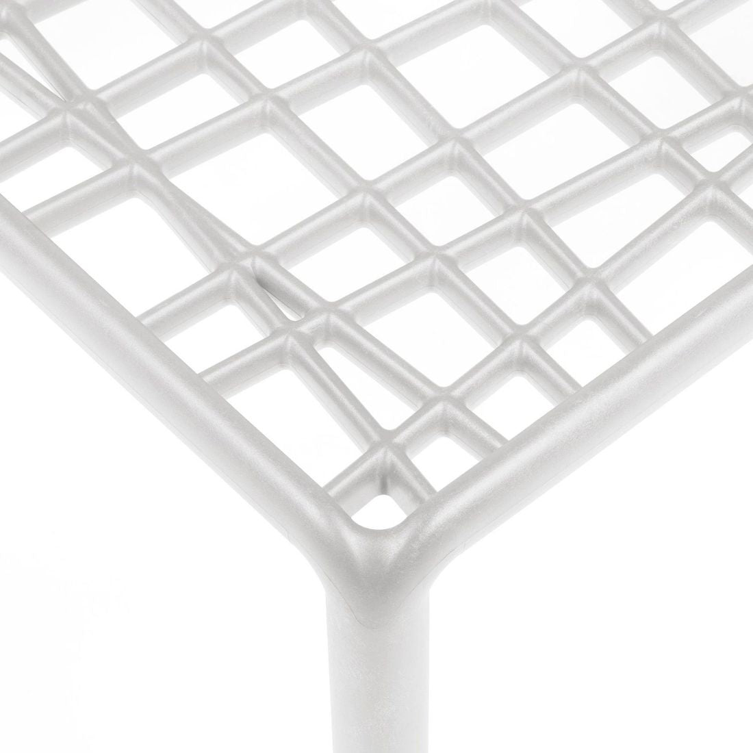 Montert Loungebord Komodo 70x70 cm plast hvit på terrasse
