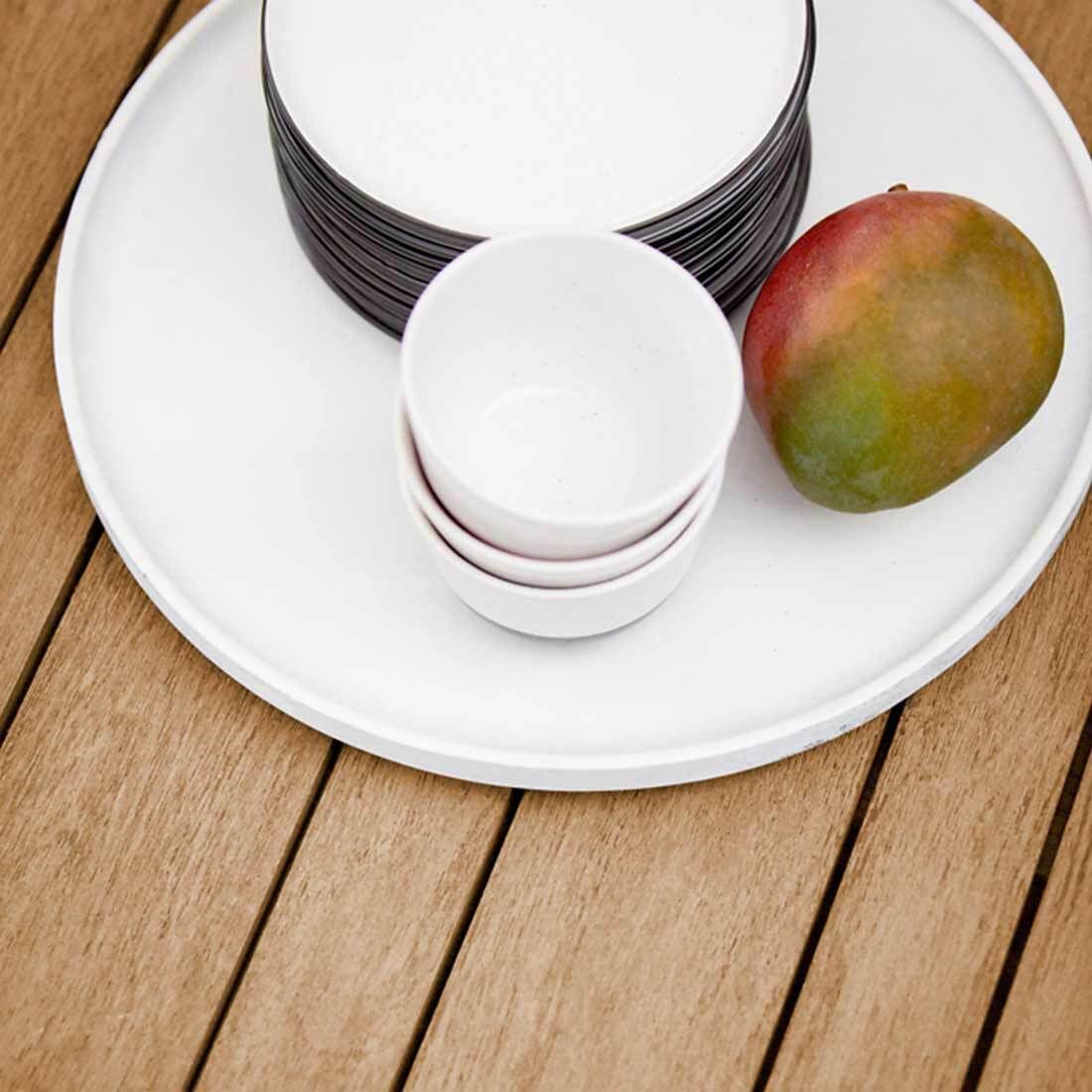 Detalj av Loungebord Menorca aluminium/teak 89x89 cm teak bordplate