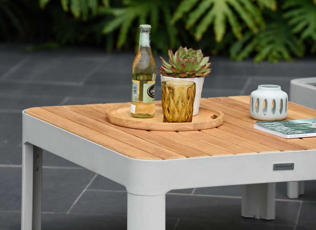 Montert Loungebord Portals 72x72 cm aluminium/teak i uterom