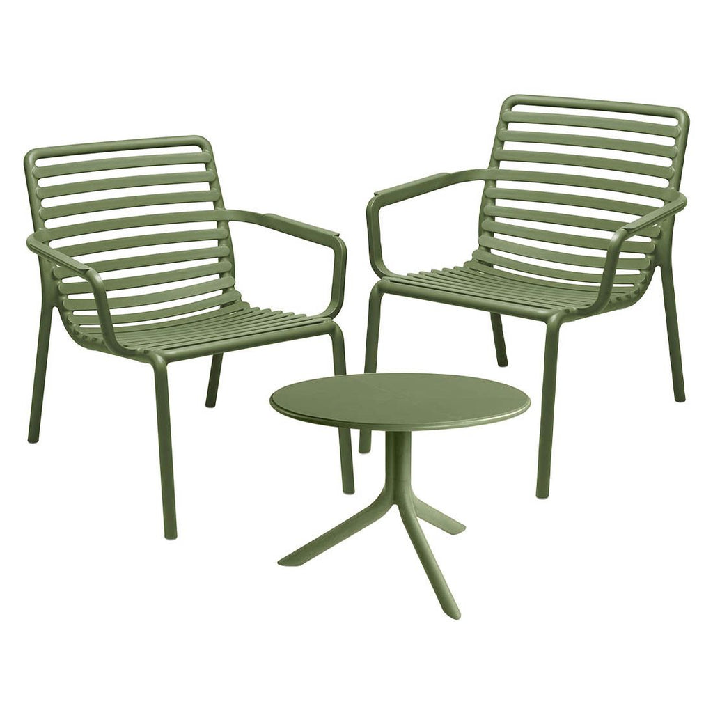 Loungesett Doga Relax med loungebord plast agave montert på terrasse