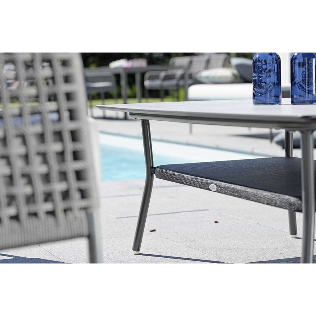 Loungesett Greta aluminium/tau med loungebord Stern bordplate detalj