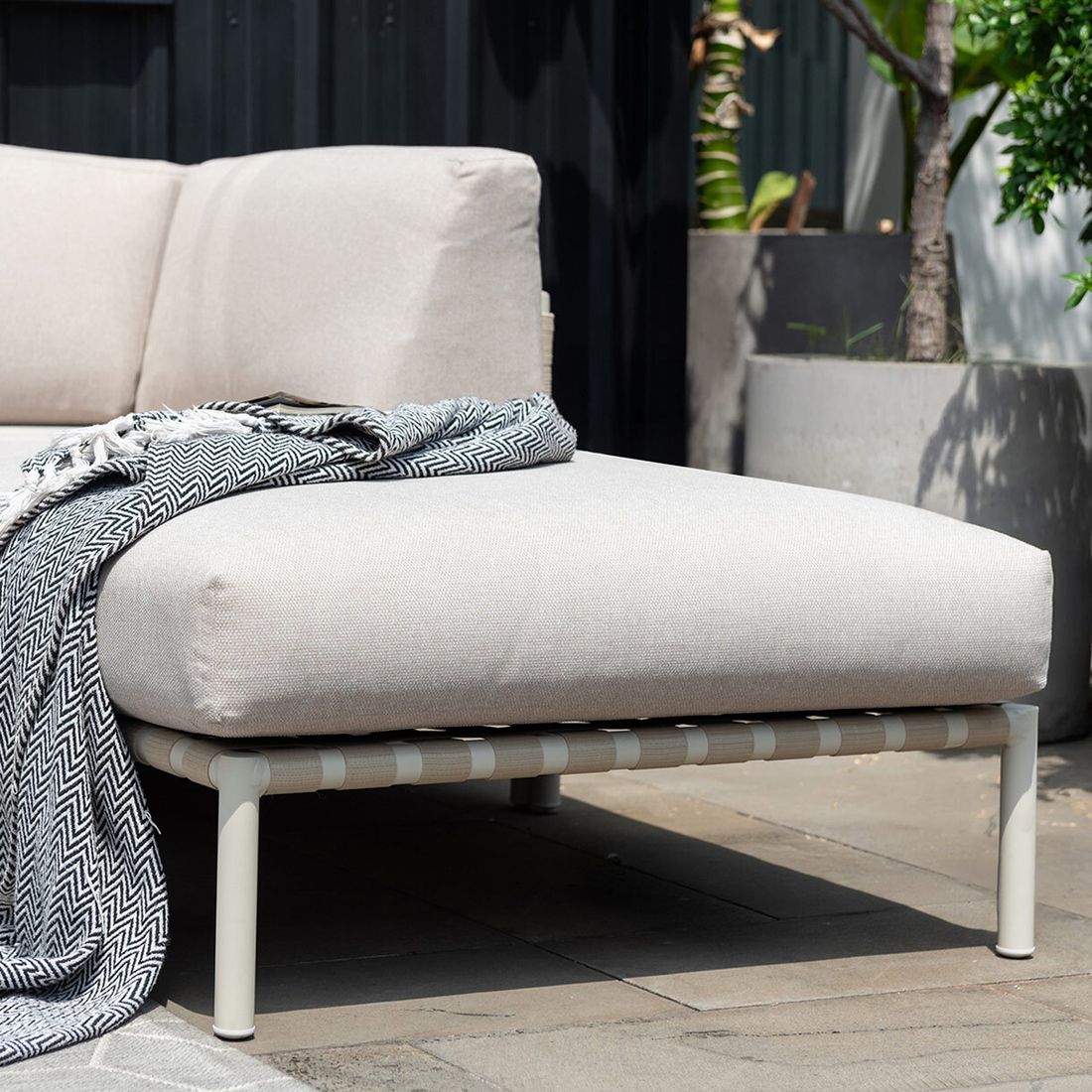 Loungesett Horizon aluminium tau olefin med loungebord komplett sett