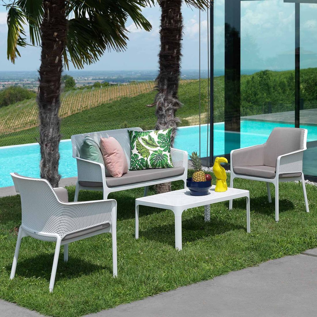Detalj av Loungesett Net Relax med loungebord hvit