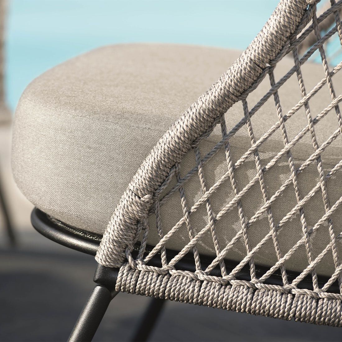Loungesett Odea aluminium tau med loungebord cream pute detalj