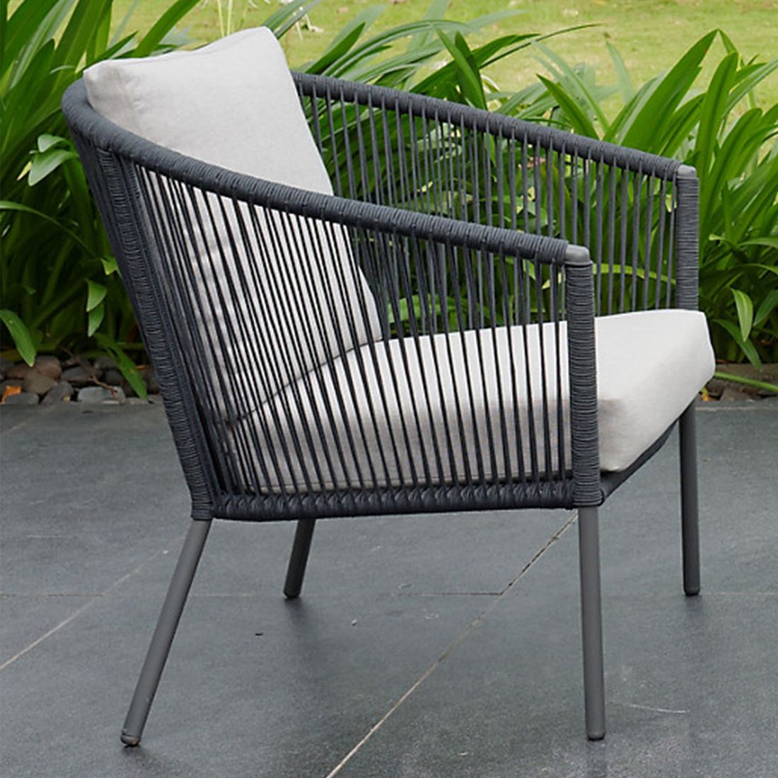 Detalj av Loungesett Reims med loungebord stål tau rope materiale