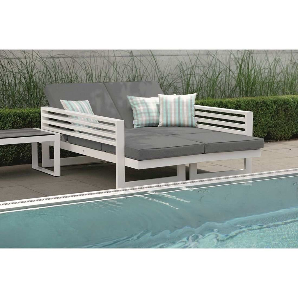 Loungesofa New Holly aluminium/utestoff regulerbar 216 cm montert i hage