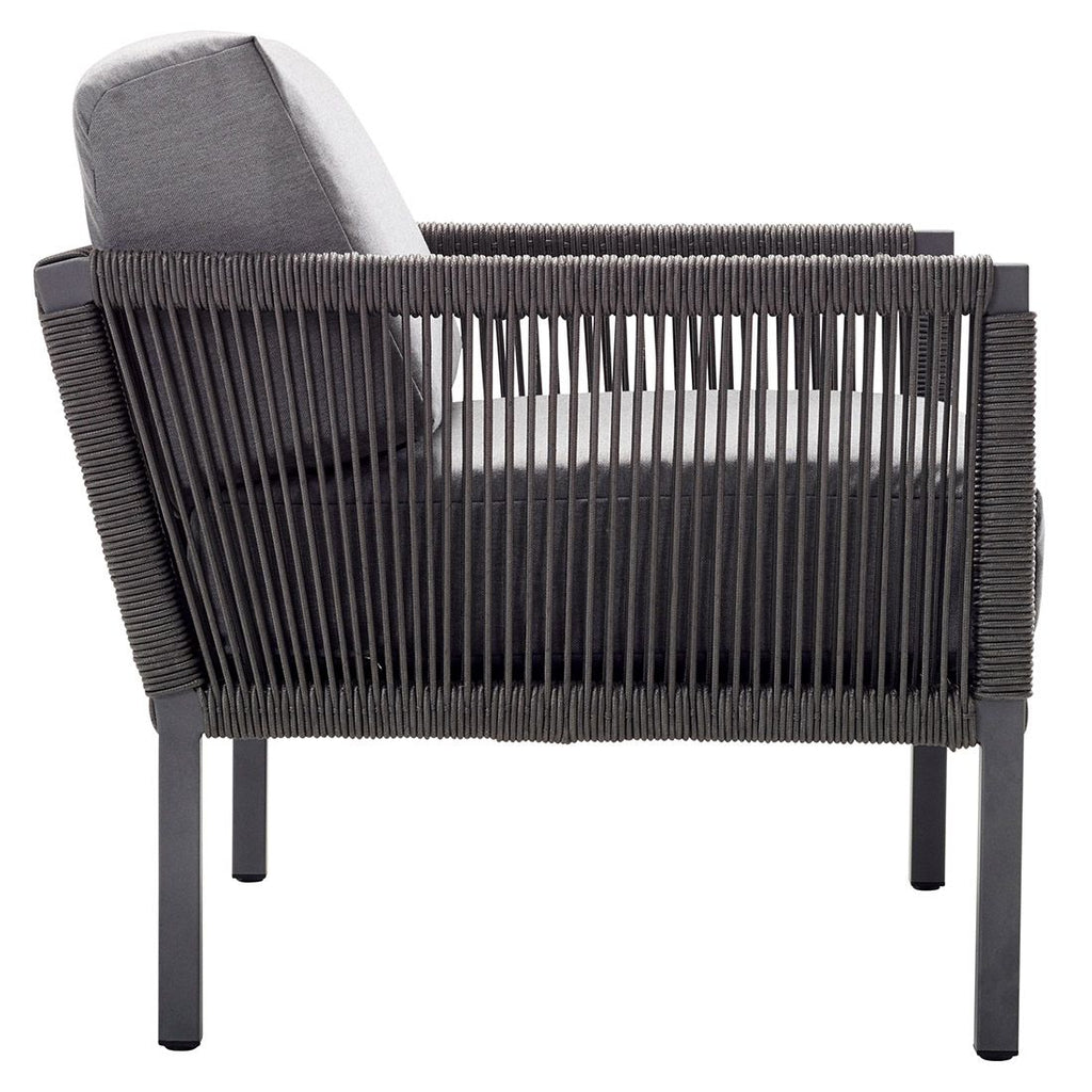 Loungestol Club aluminium tau akryl 80x84 cm montert på terrasse