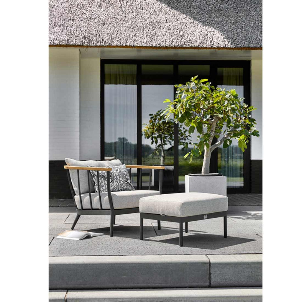 Loungestol Condor aluminium/utestoff 80x85 cm montert i hage