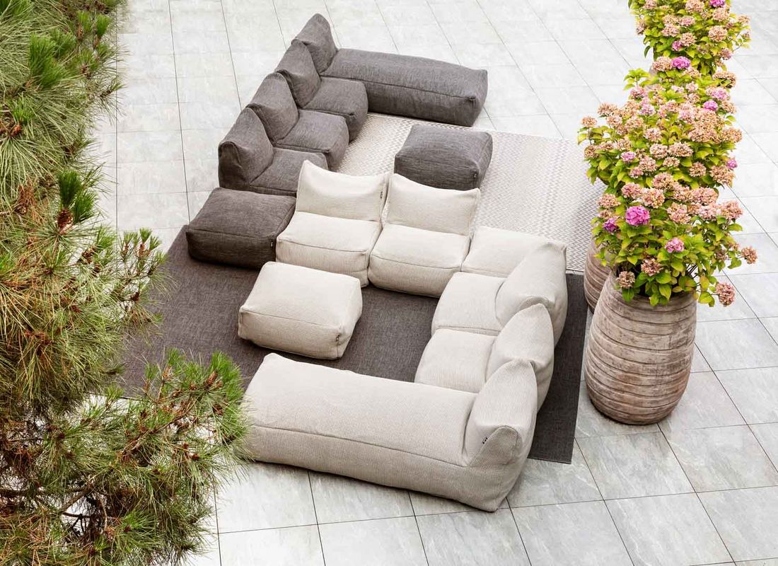 Loungestol Dotty med krakk, polypropylen antrasitt - ROOLF Living