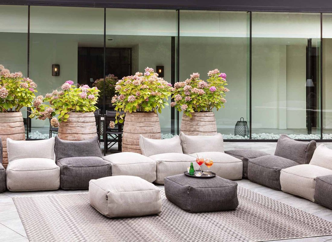 Loungestol Dotty med krakk, polypropylen antrasitt - ROOLF Living
