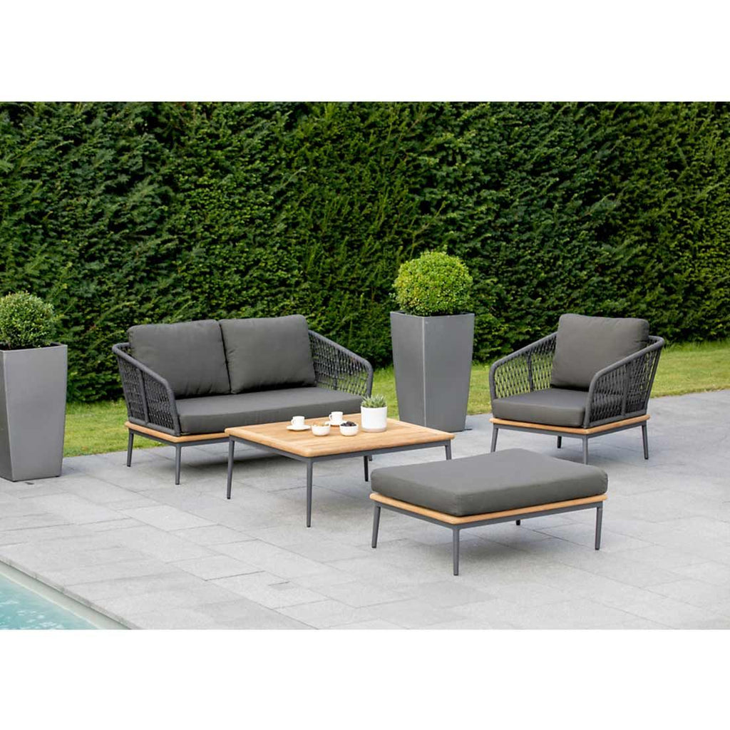 Loungestol Freeport aluminium tau olefin montert på terrasse