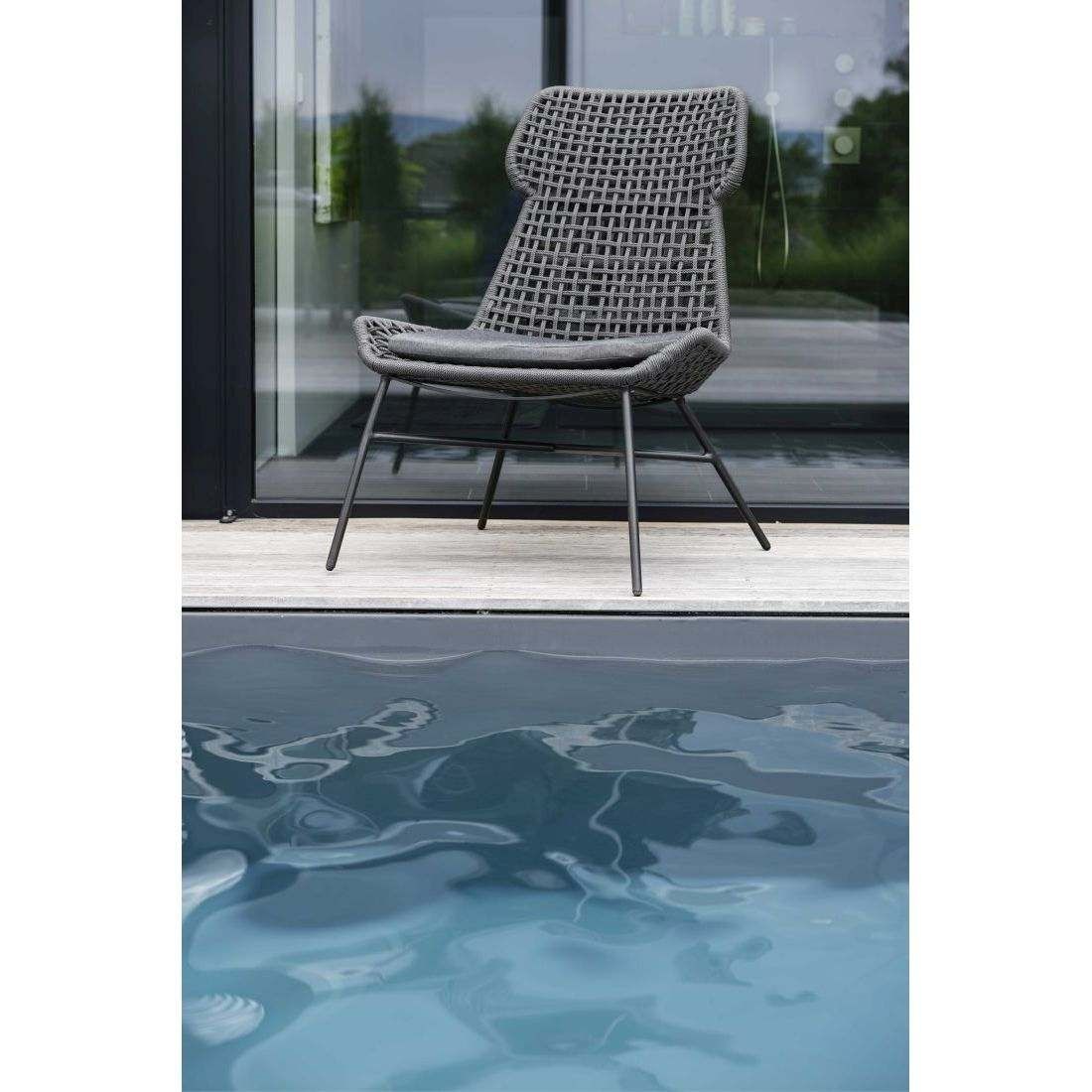 Loungestol Greta aluminium/tau 84,5x78 cm - Stern montert på terrasse