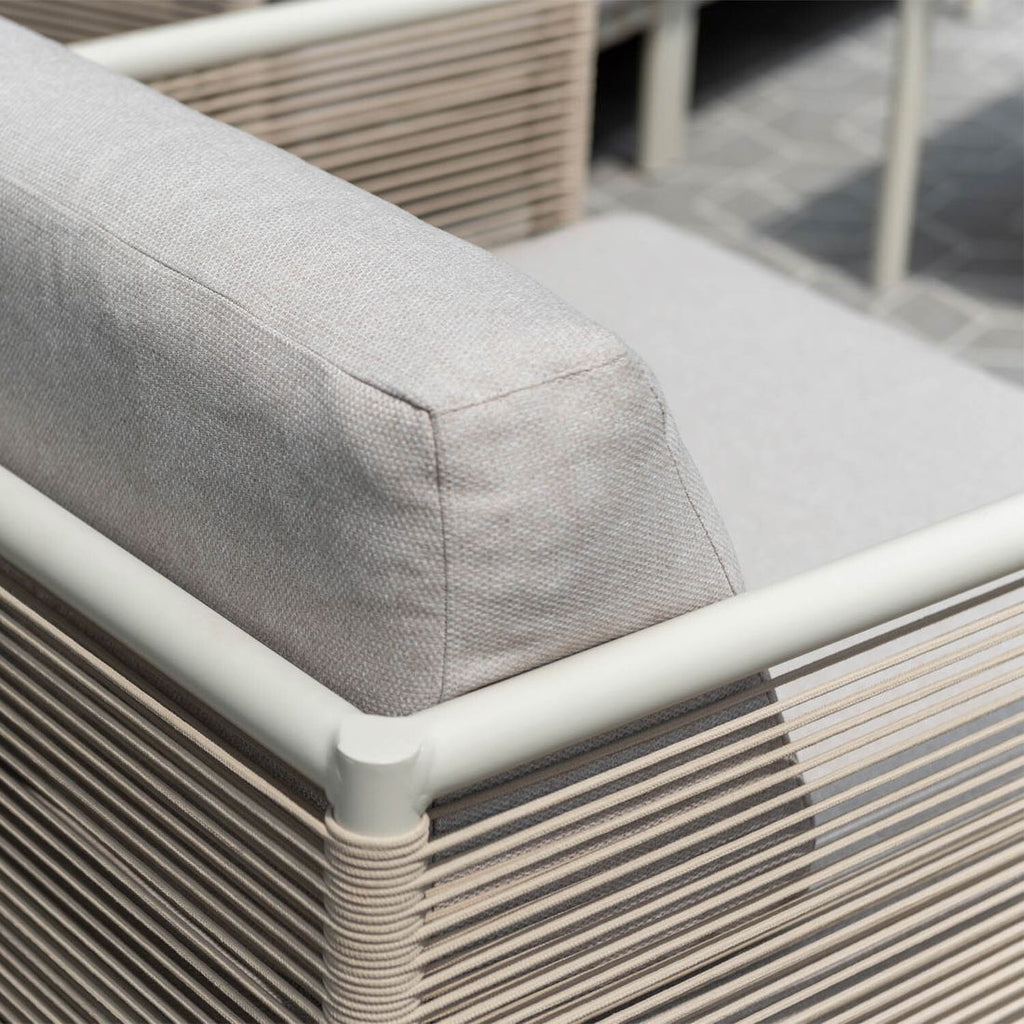 Loungestol Horizon aluminium/tau 87x87 cm montert på terrasse
