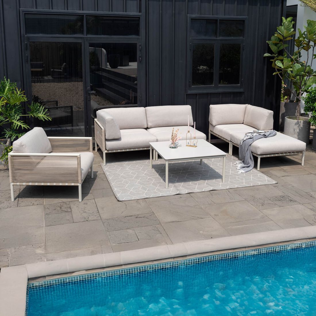 Loungestol Horizon aluminium/tau 87x87 cm nærbilde av rope-fletting