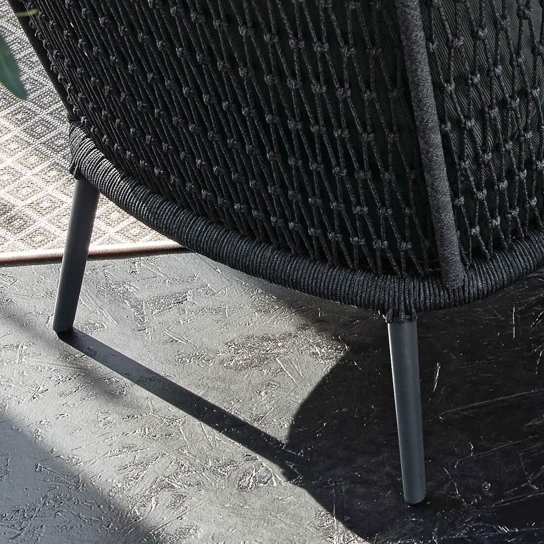 Loungestol Ibiza tau antrasitt/grå 85x86 cm - Musterring montert på terrasse