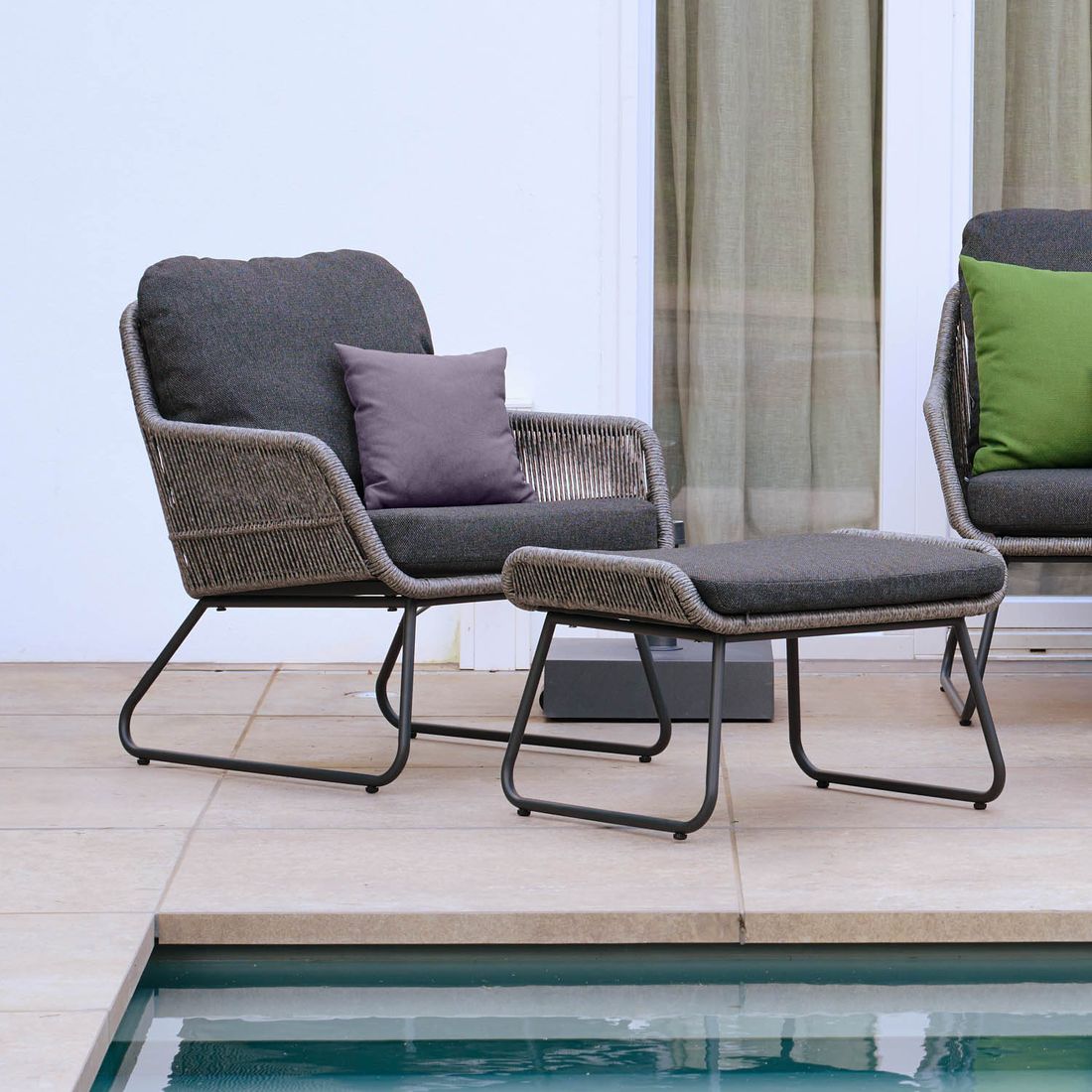 Loungestol Kansas med krakk aluminium/flettverk - Siena Garden bakside