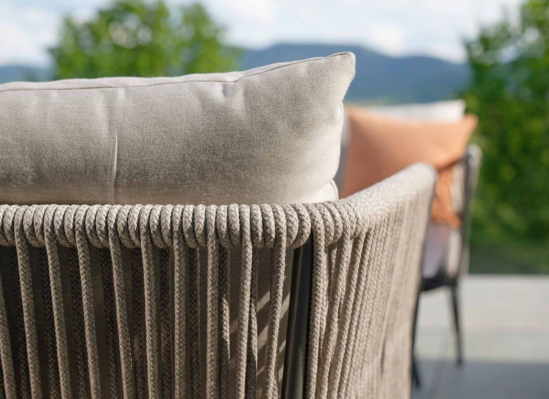 Loungestol Marla aluminium/tau med pute - Stern montert i hage