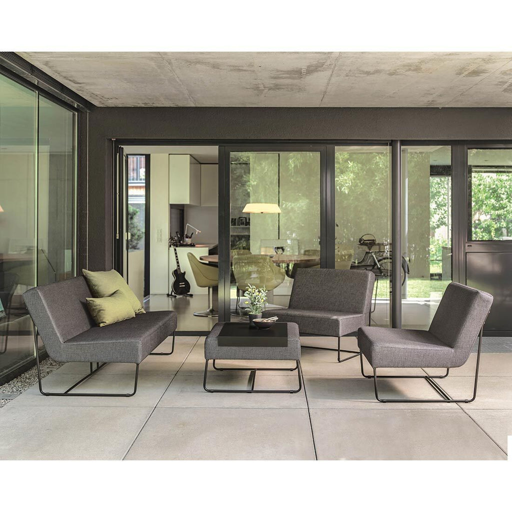 Loungestol Mia rustfritt stål/utestoff 80x80 cm montert på terrasse