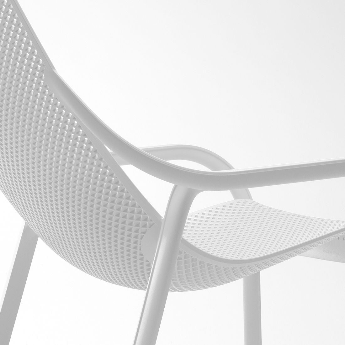 Loungestol Net stabelbar plast hvit - Nardi hvit farge