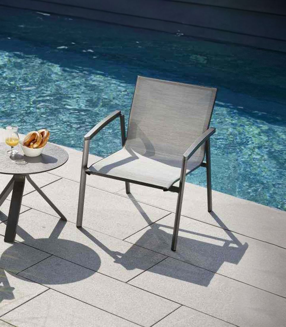 Loungestol New Top aluminium/textilen stabelbar forfra